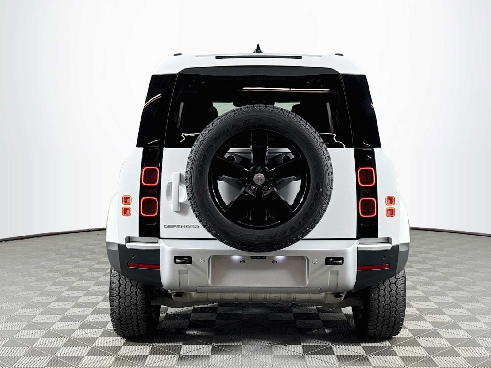 Used 2024 Land Rover Defender 110 S AWD/4WD image 6