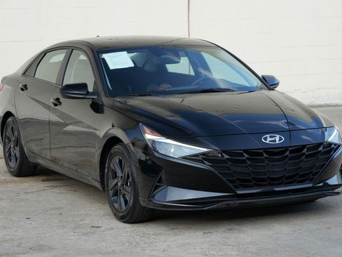 Used 2023 Hyundai Elantra SEL w/ Cargo Package FWD image 47