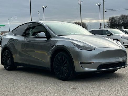 Used 2024 Tesla Model Y Long Range image 13