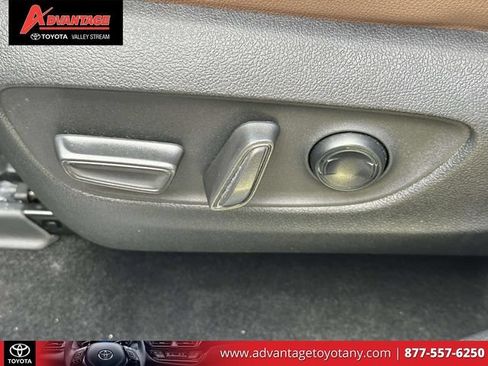 Used 2024 Toyota Grand Highlander AWD image 24