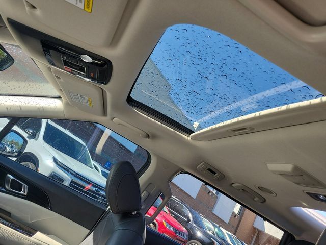 Used 2024 Kia Carnival FWD image 19