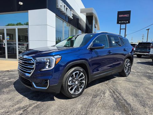 Used 2023 GMC Terrain SLT w/ Tech Package FWD image 1