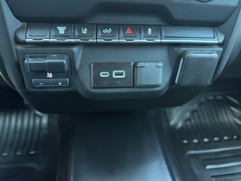 Used 2024 GMC Sierra 2500 Pro AWD/4WD image 17