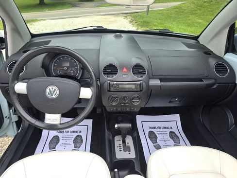 Used 2010 Volkswagen Beetle Final Edition FWD image 19