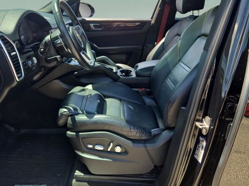 Used 2020 Porsche Cayenne AWD/4WD image 9