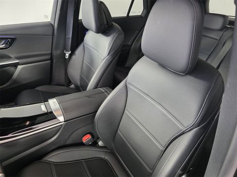 Certified 2025 Mercedes-Benz GLC 300 image 11