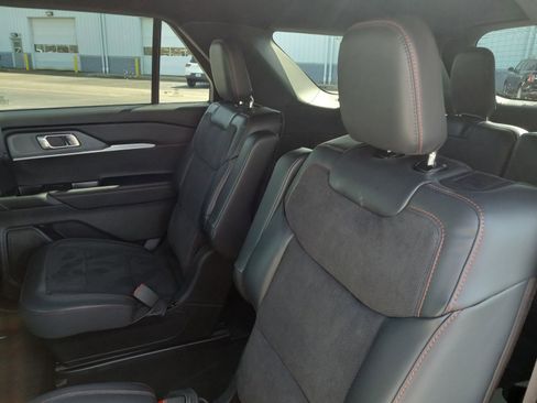 Used 2025 Ford Explorer ST image 15