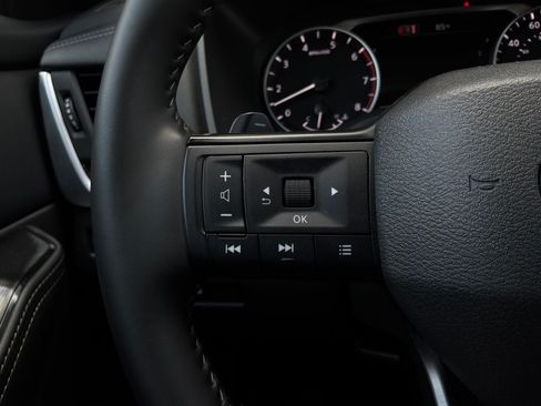 Used 2026 Nissan Rogue SV FWD image 33