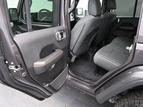 Used 2025 Jeep Wrangler Unlimited Sahara AWD/4WD image 15