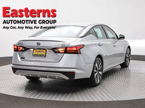 Used 2022 Nissan Altima 2.5 SV FWD image 5
