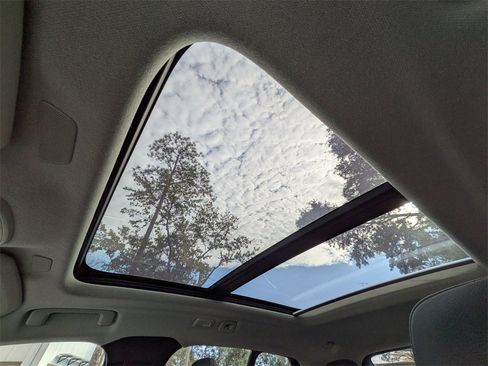 Certified 2025 Volvo XC40 B5 Plus image 21