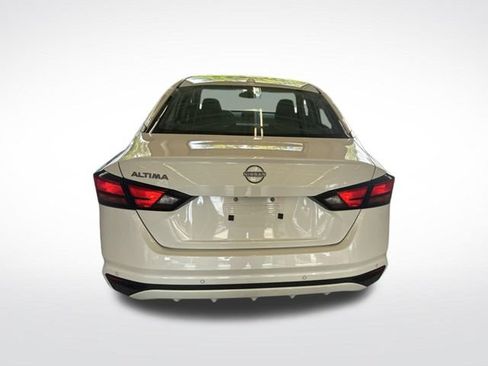 Used 2025 Nissan Altima 2.5 SV FWD image 18