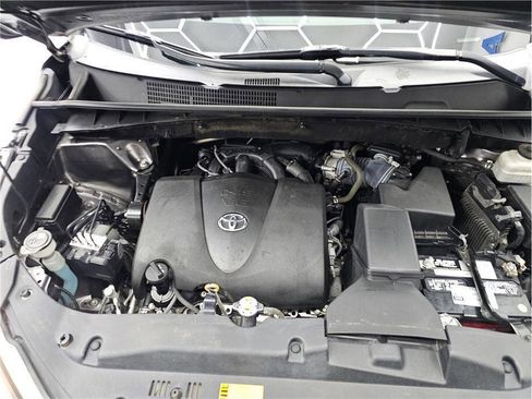 Used 2019 Toyota Highlander XLE FWD image 22