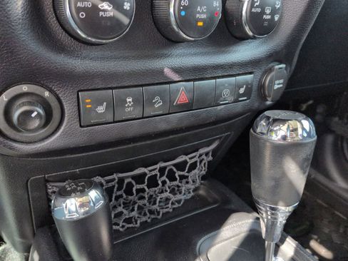 Certified 2016 Jeep Wrangler Unlimited Rubicon w/ Connectivity Group image 24