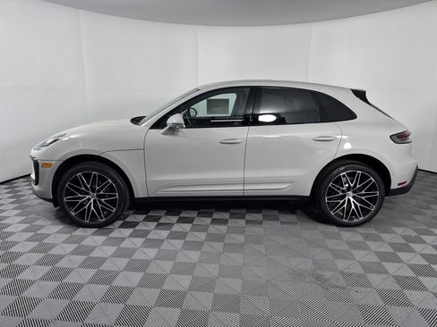 Certified 2025 Porsche Macan AWD/4WD image 2