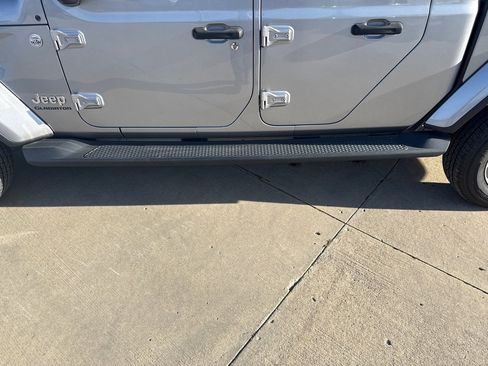 Used 2021 Jeep Gladiator Overland w/ Popular Equipment Package image 13