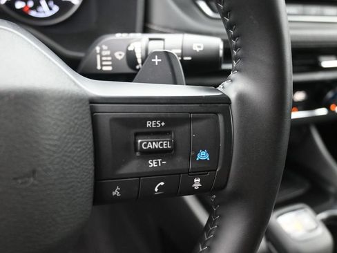 Used 2025 Nissan Rogue SV FWD image 27