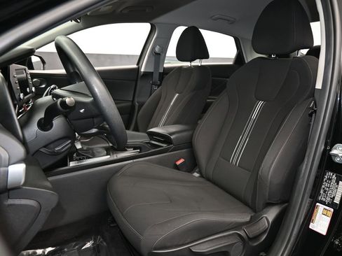 Used 2023 Hyundai Elantra SEL image 10
