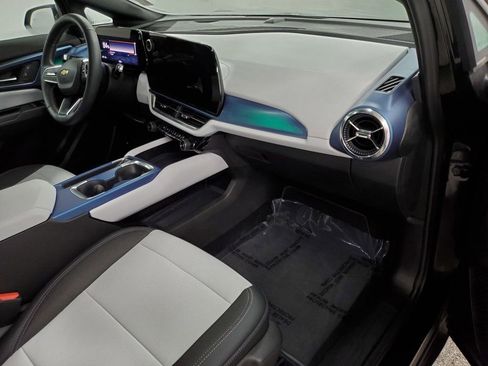 Used 2025 Chevrolet Equinox EV LT image 11