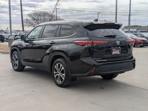 Used 2023 Toyota Highlander XLE image 9