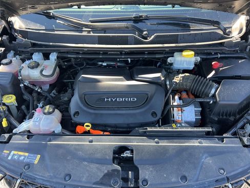 Used 2022 Chrysler Pacifica Touring-L w/ Uconnect Theater Family Group FWD image 30