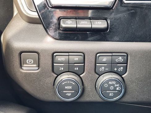 Used 2024 Chevrolet Silverado 1500 High Country w/ High Country Premium Package AWD/4WD image 22