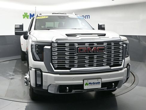 Used 2024 GMC Sierra 3500 Denali w/ Denali Reserve Package AWD/4WD image 4