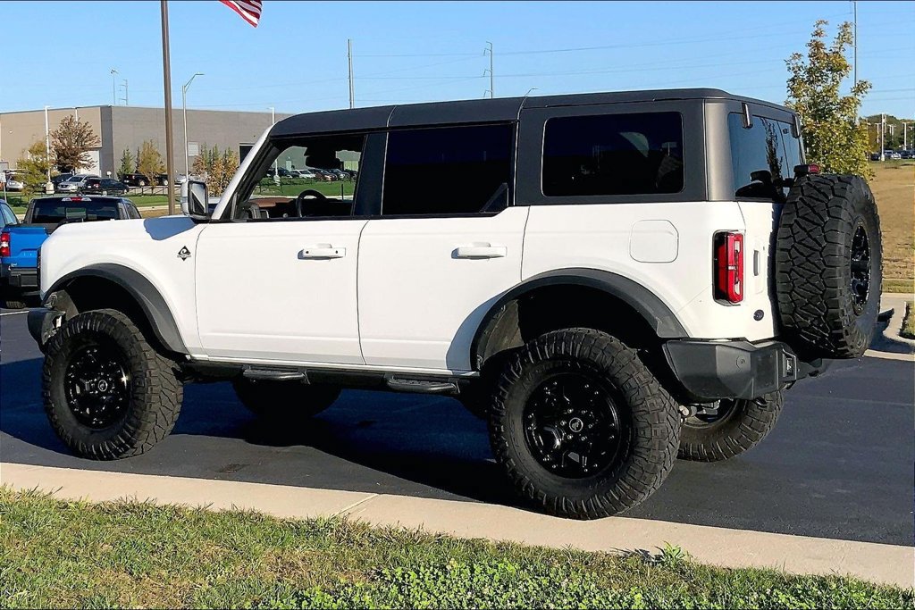 Used 2024 Ford Bronco Outer Banks w/ Sasquatch Package AWD/4WD image 2