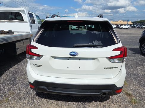 Used 2023 Subaru Forester Limited AWD/4WD image 5