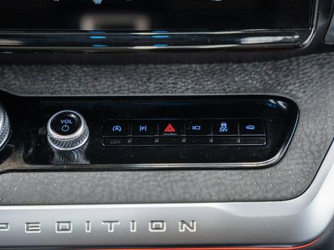 Certified 2025 Ford Expedition Tremor AWD/4WD image 29
