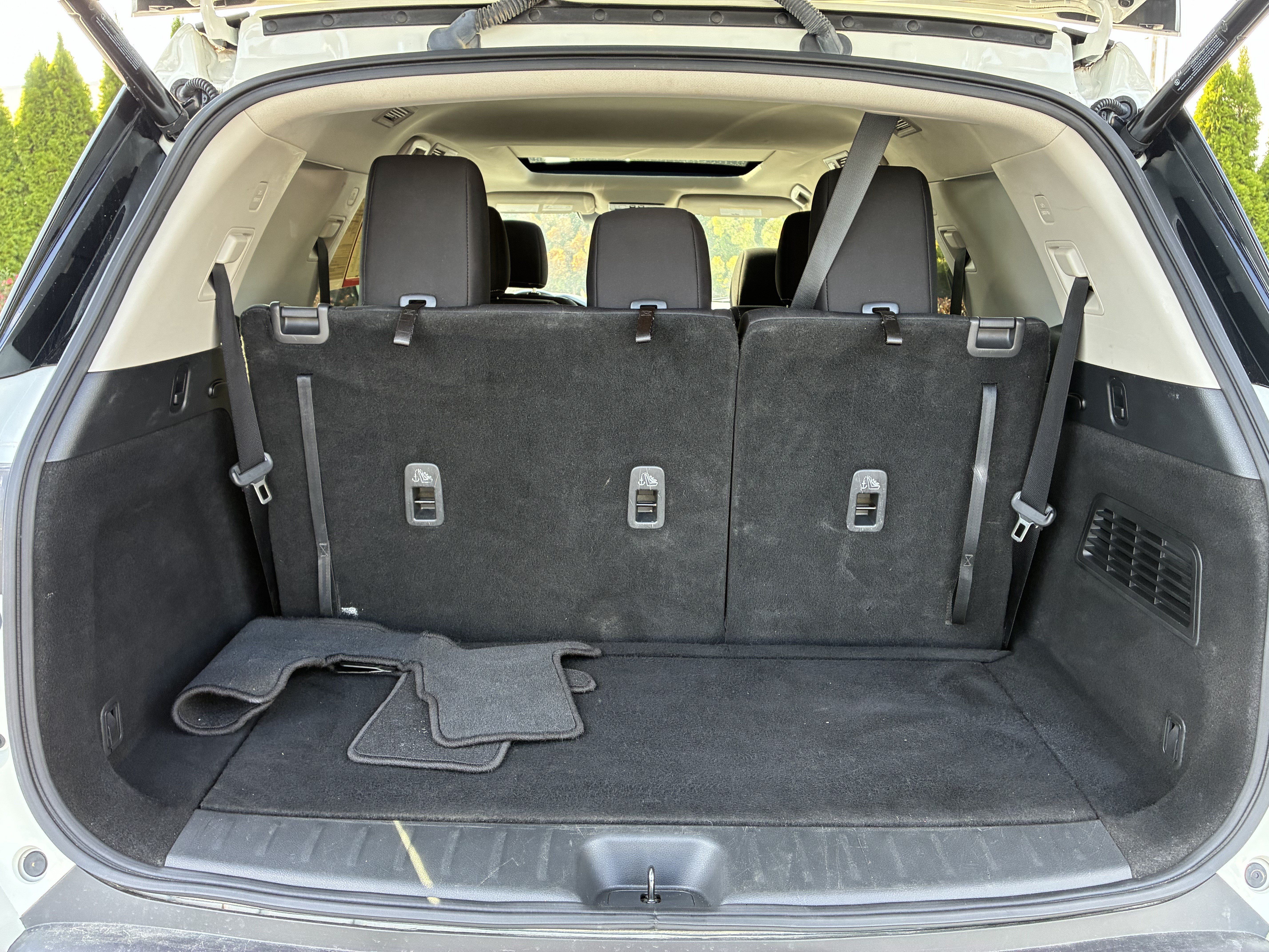 Used 2023 Nissan Pathfinder SV w/ SV Premium Package FWD image 11