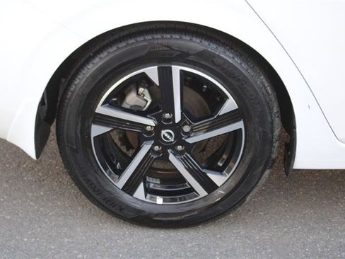 Used 2025 Nissan Sentra SV FWD image 9