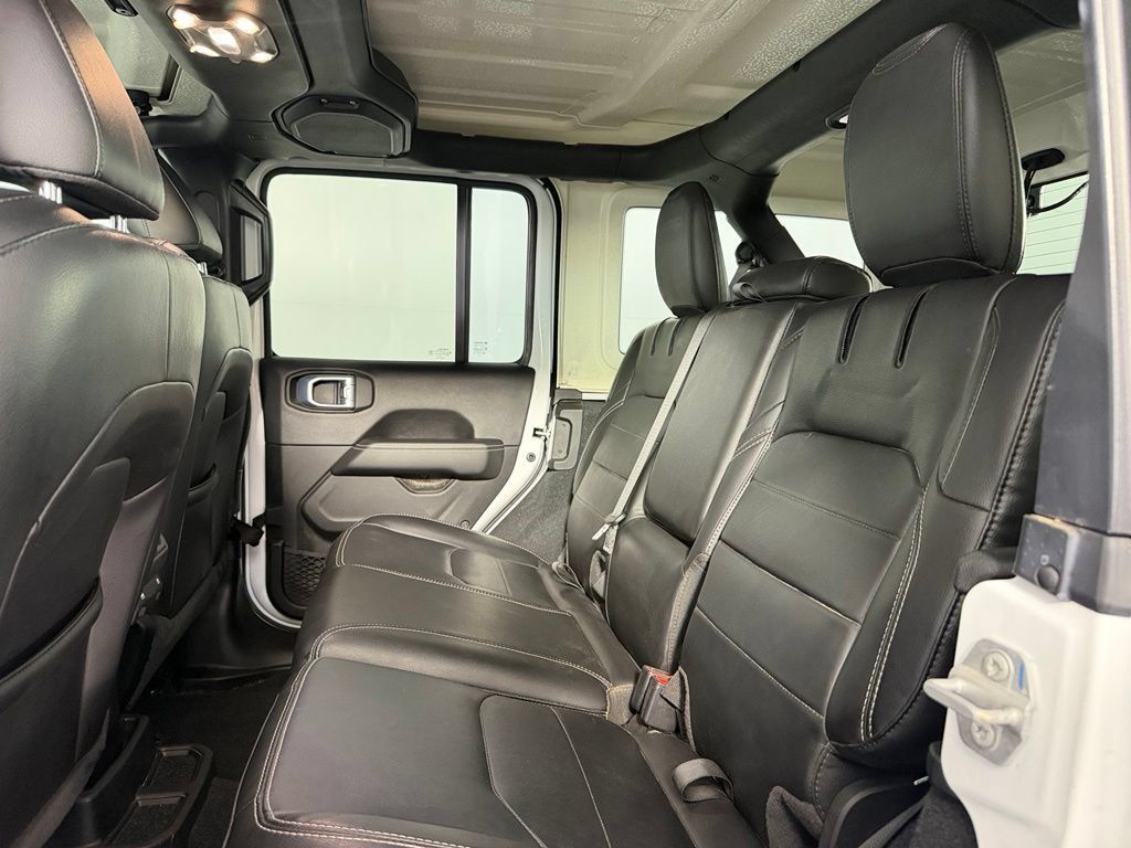 Used 2023 Jeep Wrangler Unlimited Sahara AWD/4WD image 18