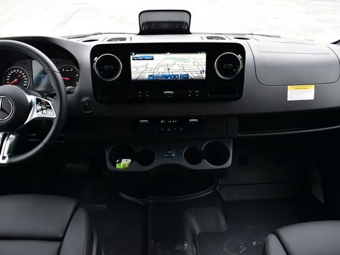 Used 2025 Mercedes-Benz Sprinter 2500 image 26