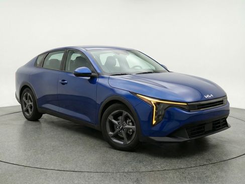 Used 2025 Kia K4 LXS image 3