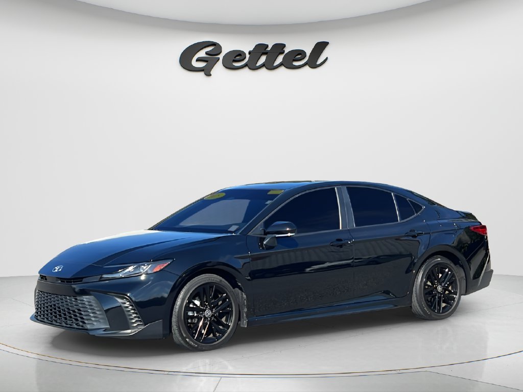 Used 2025 Toyota Camry SE FWD image 1