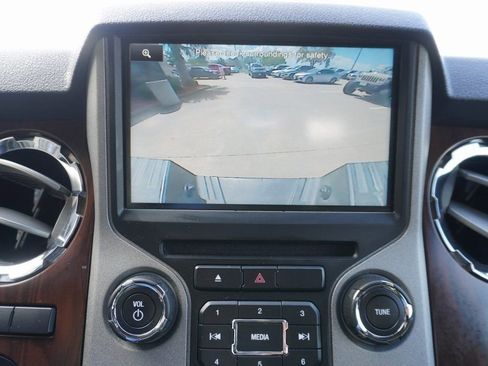 Used 2015 Ford F250 Lariat w/ Lariat Interior Package image 9