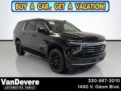 Used 2026 Chevrolet Suburban LT w/ Comfort Package AWD/4WD image 1