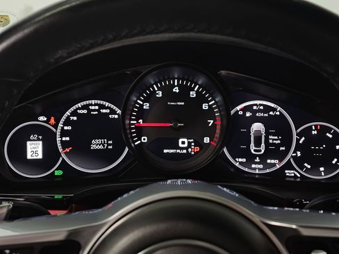 Used 2022 Porsche Cayenne Coupe image 25