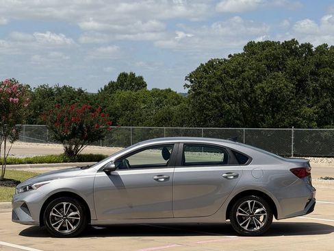Used 2024 Kia Forte LXS FWD image 3