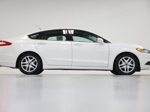 Used 2016 Ford Fusion SE FWD image 17