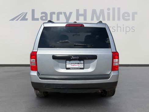 Used 2017 Jeep Patriot Sport FWD image 4