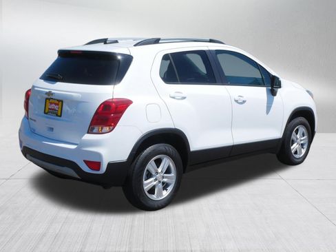Used 2022 Chevrolet Trax LT w/ LT Convenience Package AWD/4WD image 7
