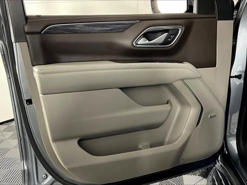 Used 2022 GMC Yukon SLT w/ SLT Luxury Package image 19