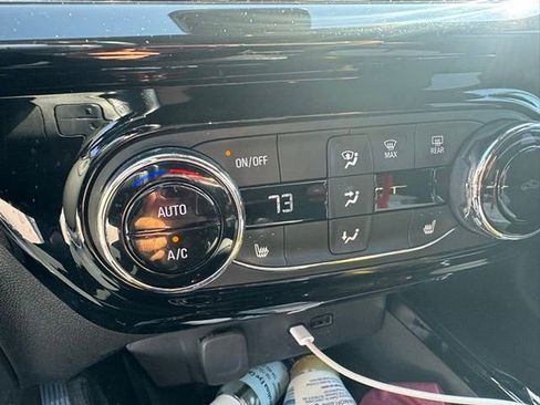 Used 2025 Chevrolet Trax RS w/ Sunroof Package image 10