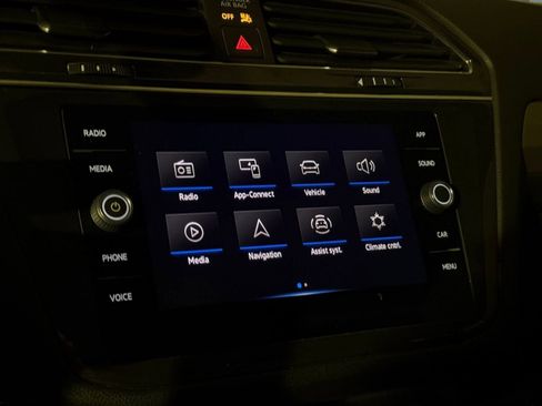 Used 2023 Volkswagen Tiguan SE image 27