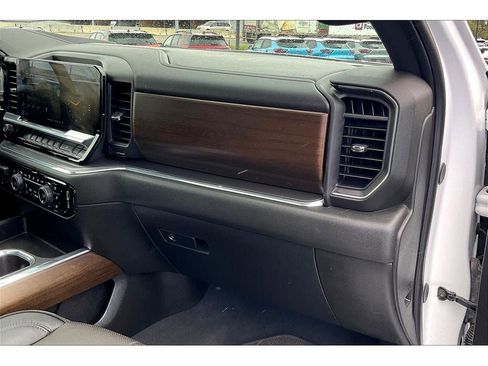 Used 2024 Chevrolet Silverado 1500 High Country AWD/4WD image 17