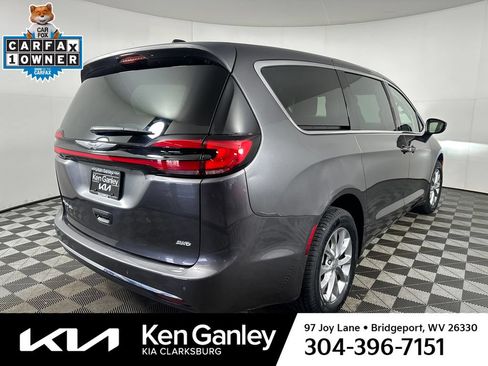 Used 2023 Chrysler Pacifica Touring-L AWD/4WD image 6