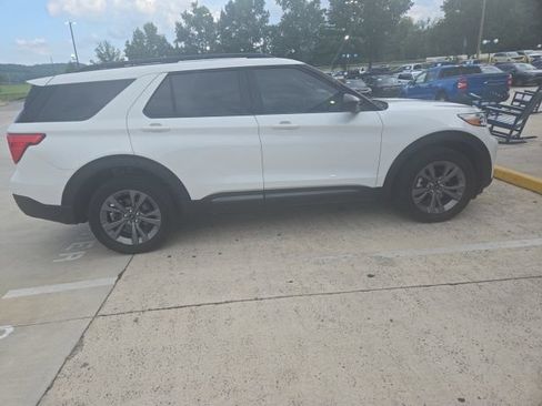 Used 2024 Ford Explorer XLT w/ Equipment Group 202A AWD/4WD image 20