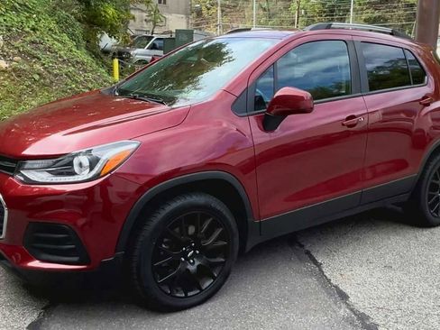 Used 2021 Chevrolet Trax LT w/ Sport Edition image 4